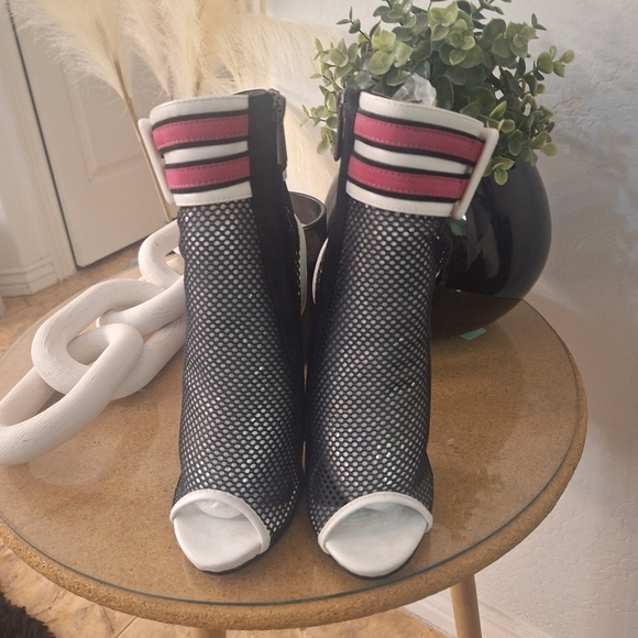 Net booties - Picture 2 of 4